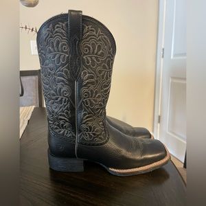 ARIAT WOMEN'S ROUND UP REMUDA WESTERN BOOTS - WIDE SQUARE TOE